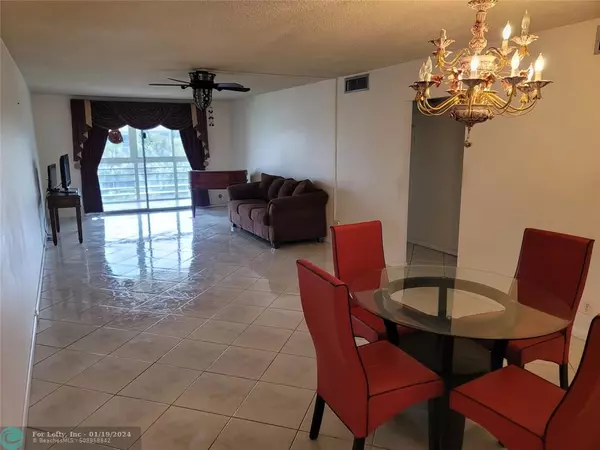 Coconut Creek, FL 33066,2901 Victoria Cir  #M-4