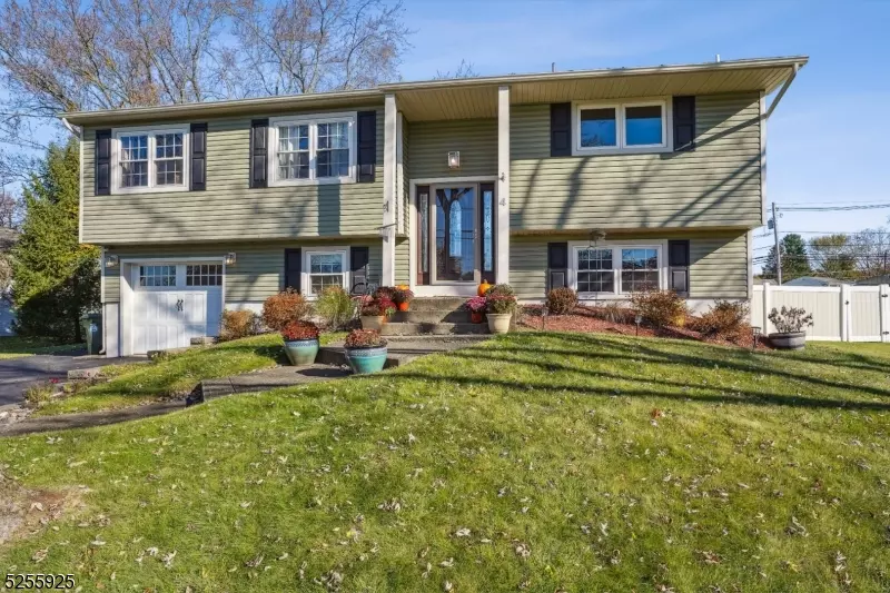 4 Rehoboth Rd, Mount Olive Twp., NJ 07836