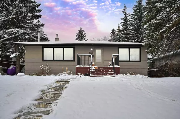 Calgary, AB T3E 4R4,3203 Kenmare CRES SW