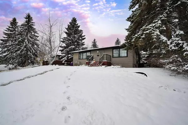 Calgary, AB T3E 4R4,3203 Kenmare CRES SW