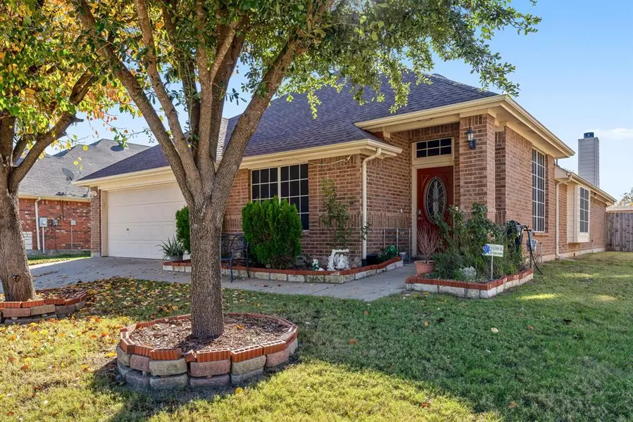 1211 Clearwater Drive, Grand Prairie, TX 75052