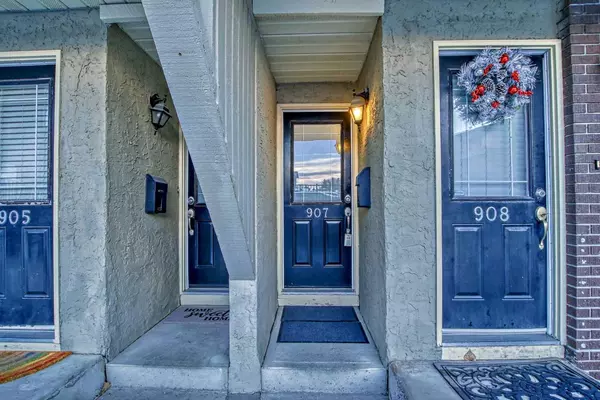 Calgary, AB T2W 3N6,2200 Woodview DR SW #907