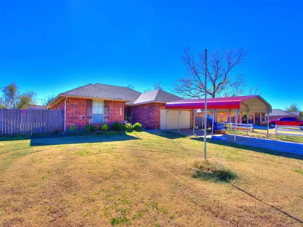 1638 E Lake Park Lane, Mustang, OK 73064