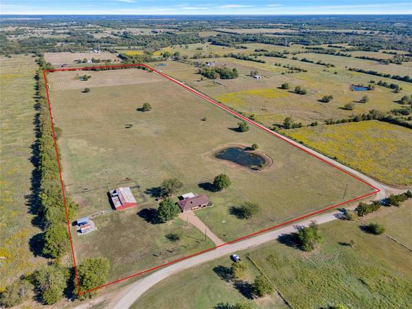 2744 County Road 1265, Savoy, TX 75479