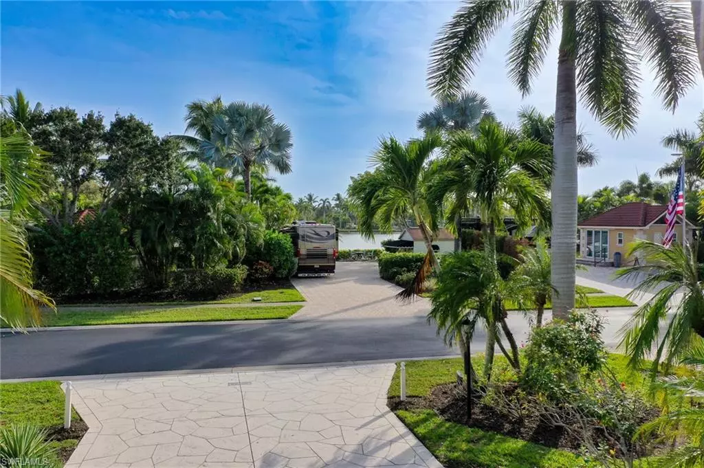 Naples, FL 34114,4838 Southern Breeze DR