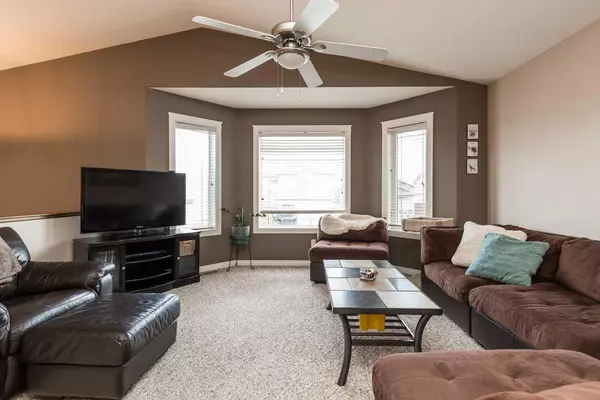 Lethbridge, AB T1J 5B2,735 Aberdeen CRES W