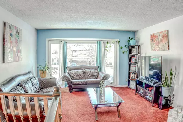 Calgary, AB T3K 1T4,1371 Berkley DR NW