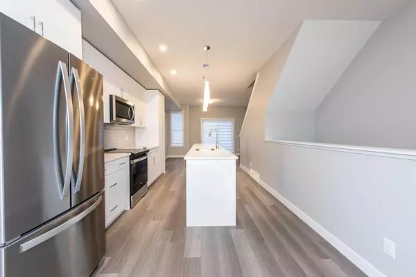 Calgary, AB T3R 2A2,1308 Sage Hill GRV NW