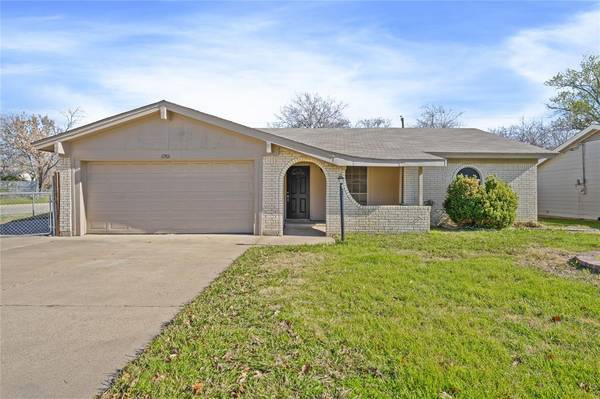 6901 Margaret Drive, Forest Hill, TX 76140