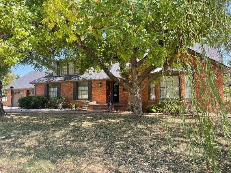 6610 Trenton Road, Nichols Hills, OK 73116