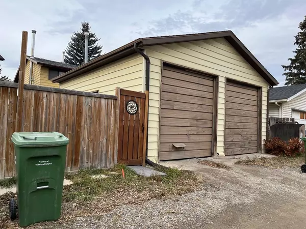 Calgary, AB T2A 6J2,95 Abergale Close NE