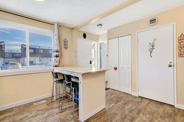 Grande Prairie, AB T8V4R8,7858 Cedarwood Park