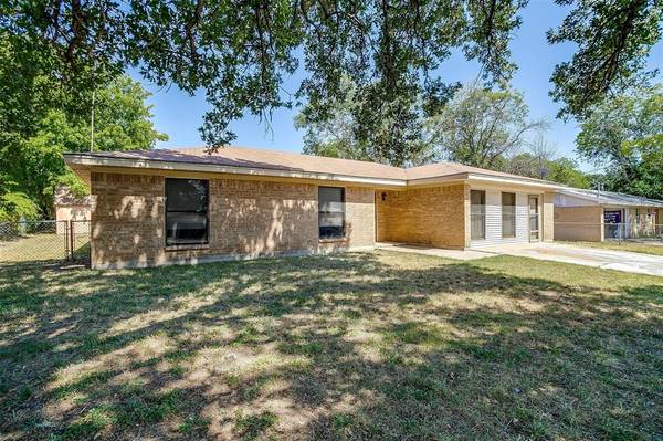 1110 N Elm Street, Weatherford, TX 76086