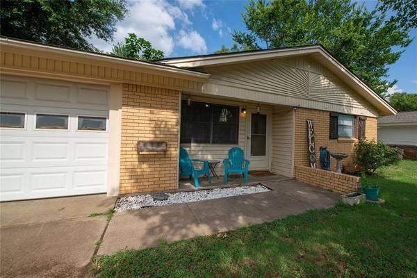 1320 Harrison Lane, Hurst, TX 76053