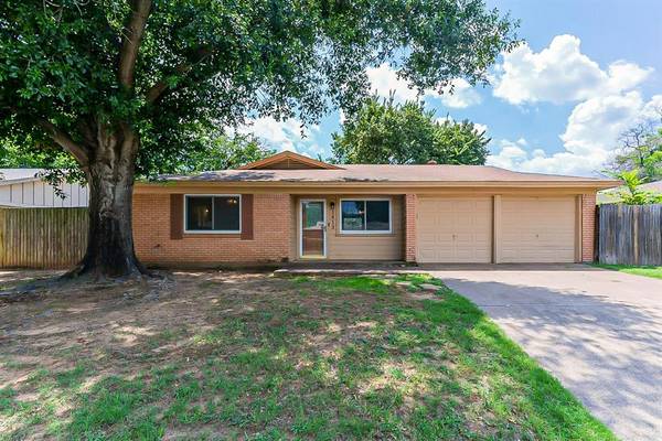 1413 Harrison Lane, Hurst, TX 76053