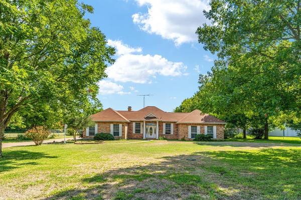 410 Arcadia Road, Kemp, TX 75143