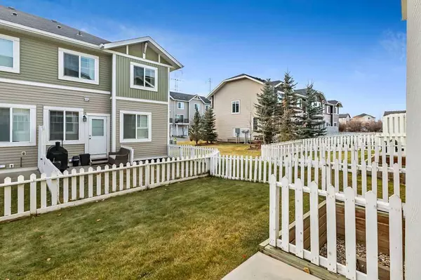 Chestermere, AB T1X 0P6,300 MARINA DR #124