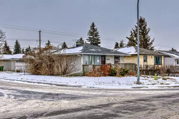 Calgary, AB T3B2L2,4364 72 ST NW