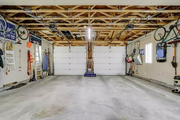 Lethbridge, AB T1H 6M6,62 St James CRES N