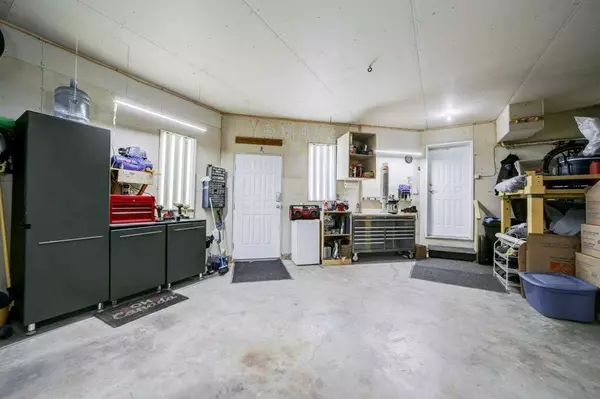 Lethbridge, AB T1H 6M6,62 St James CRES N