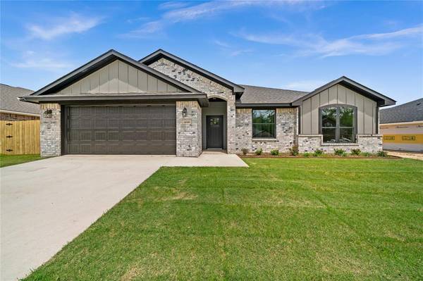 16109 Crossing Circle, Lindale, TX 75771