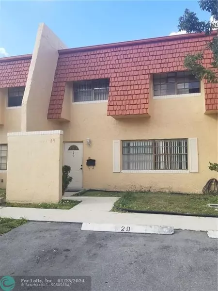 29 Spinning Wheel Ln  #29, Tamarac, FL 33319