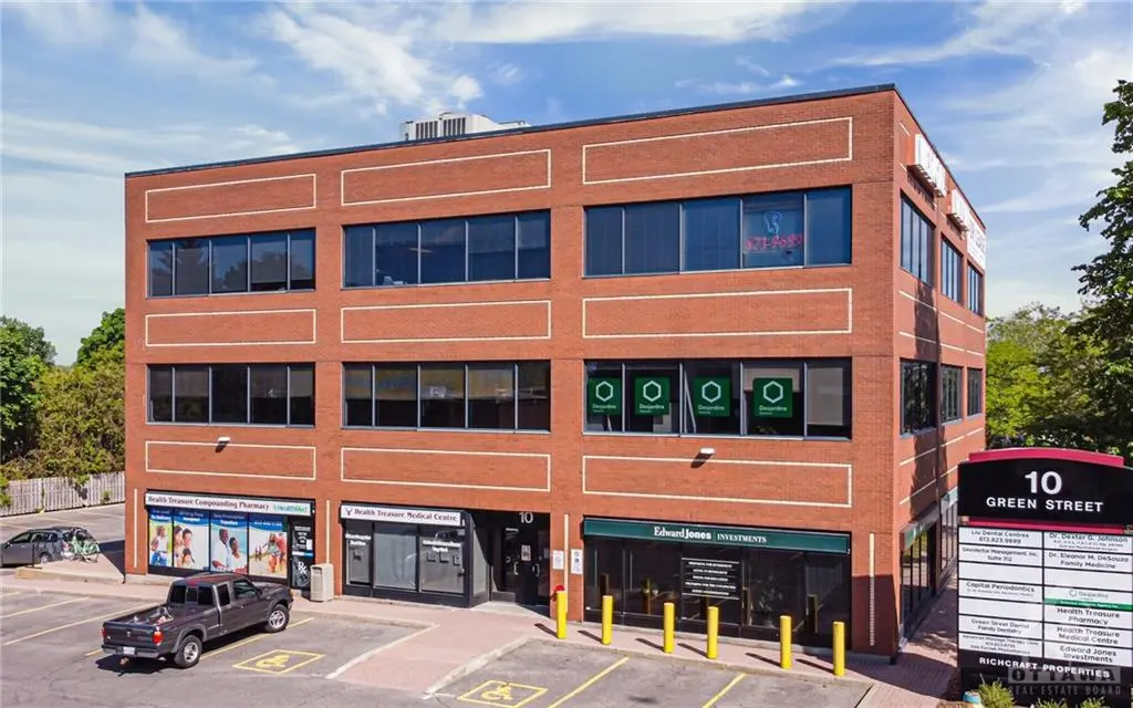 Nepean, ON K2J 3Z6,10 GREEN ST #303