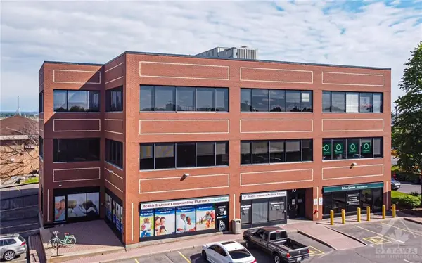 Nepean, ON K2J 3Z6,10 GREEN ST #303