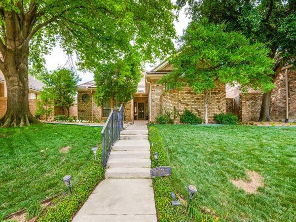 1909 Crockett Circle, Irving, TX 75038