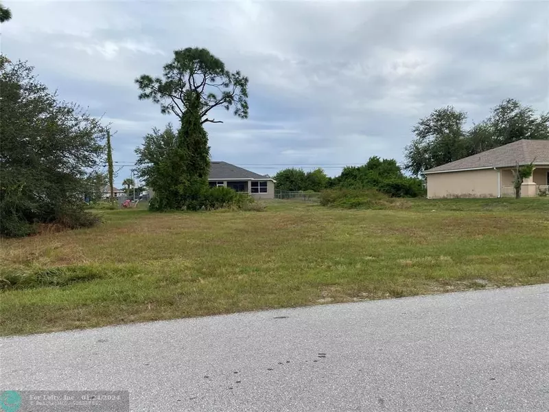 2629 NE 4th Pl, Cape Coral, FL 33909