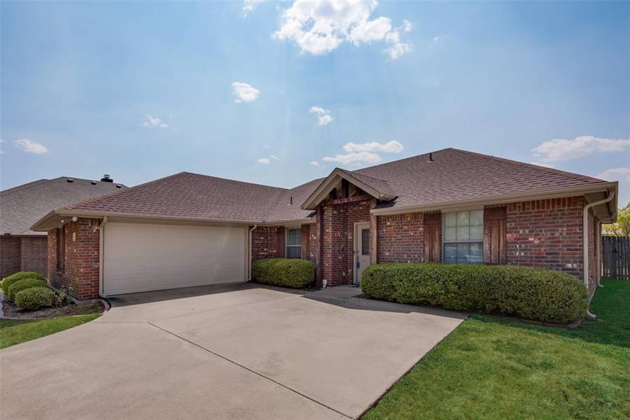 145 Hickory Creek Drive, Red Oak, TX 75154