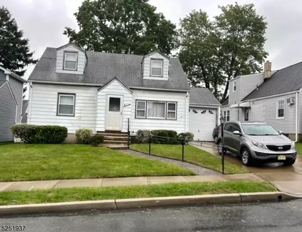 7 Surrey Ln, Clifton City, NJ 07012