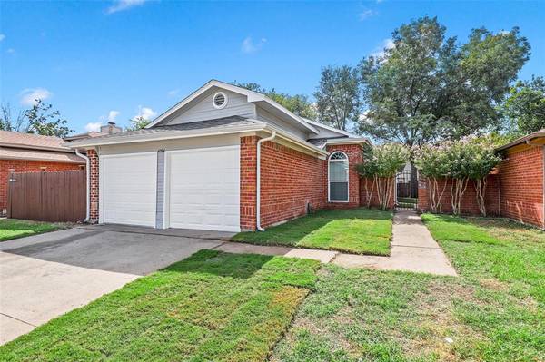 4704 Poppy Drive E, Fort Worth, TX 76137