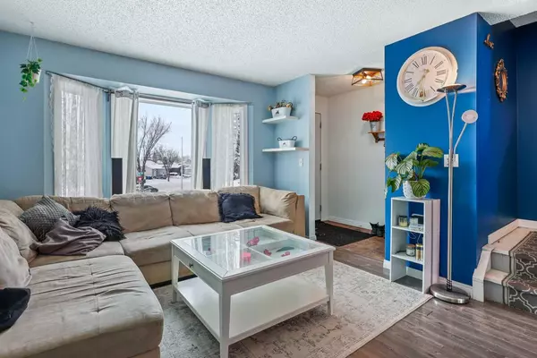 Calgary, AB T3J 3B1,3 Falshire TER NE