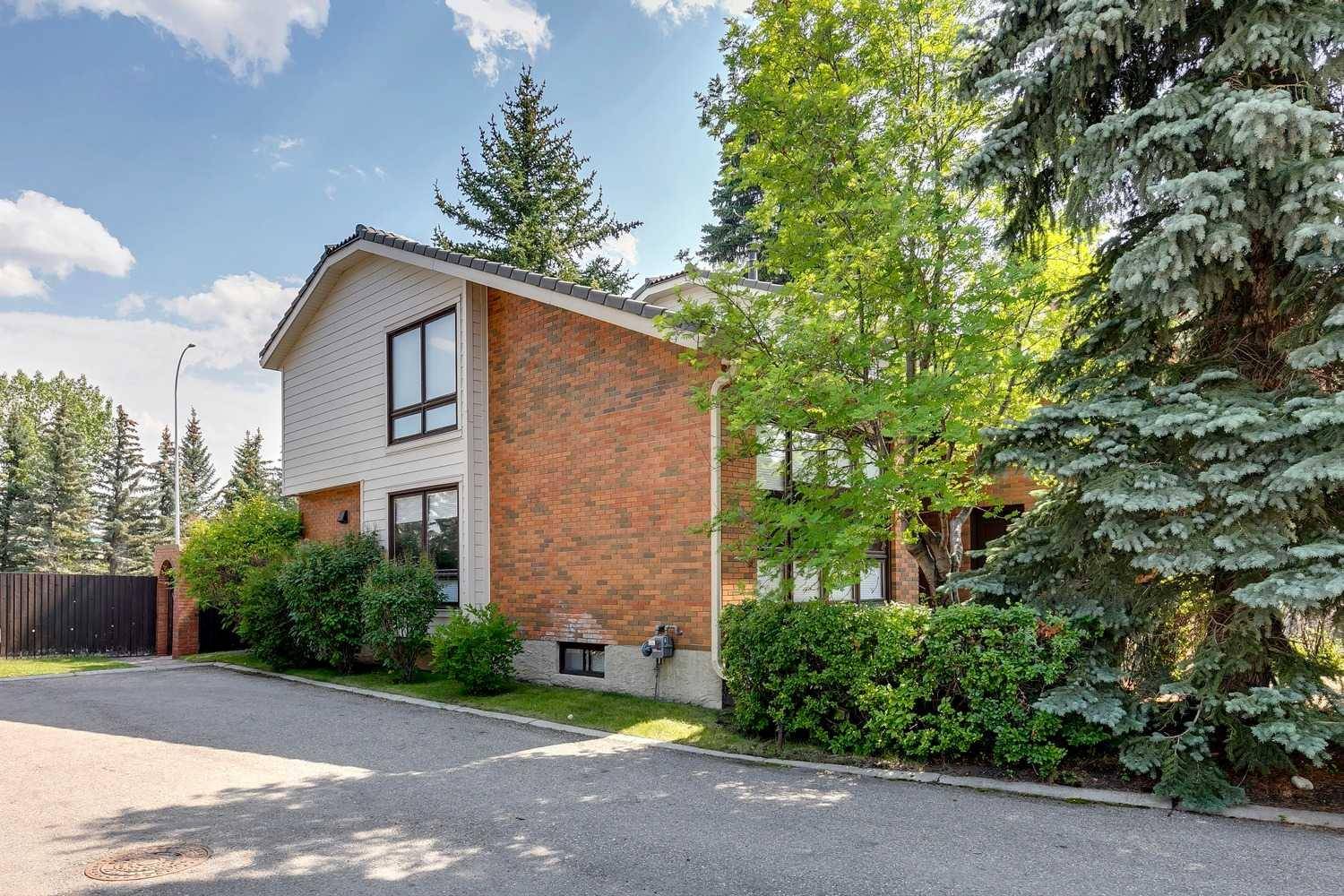 Calgary, AB T2V 4Y3,35 Oakmount CT SW #10