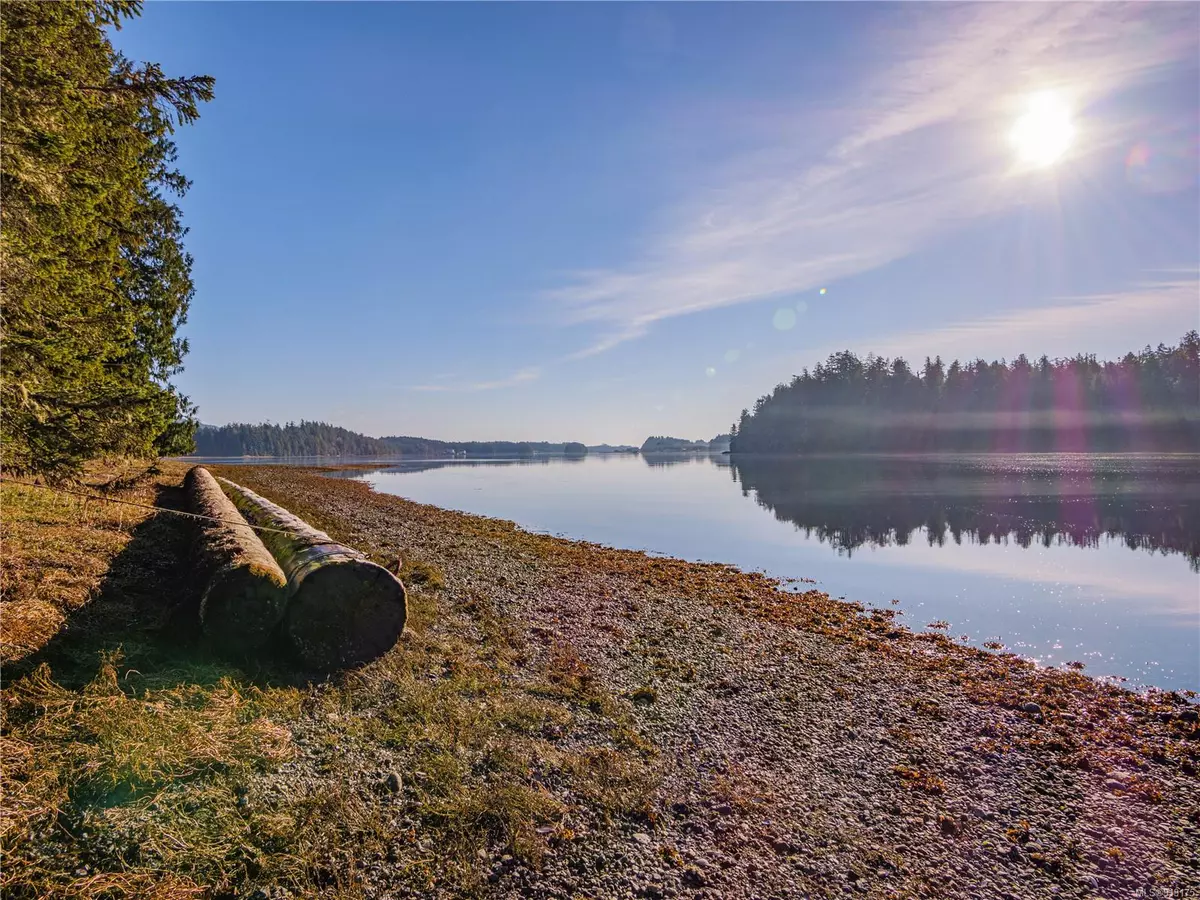 Ucluelet, BC V0R 3A0,SL 8 Kvarno Island