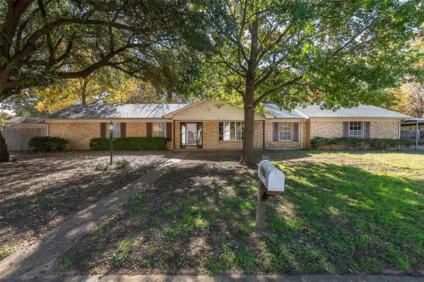 1306 Palm Street, Mansfield, TX 76063