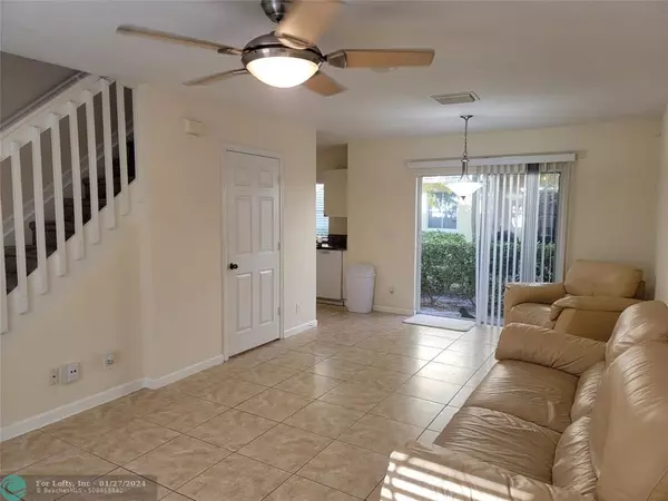 Deerfield Beach, FL 33441,184 SE 2 St  #184