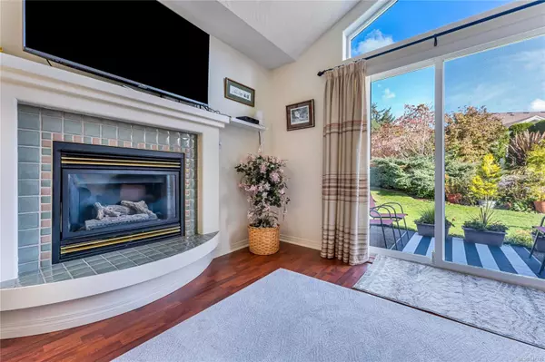 View Royal, BC V9A 7K2,126 Hallowell Rd #8