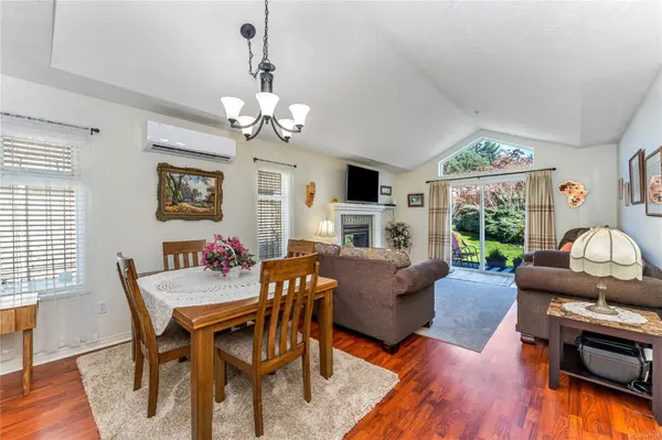 View Royal, BC V9A 7K2,126 Hallowell Rd #8