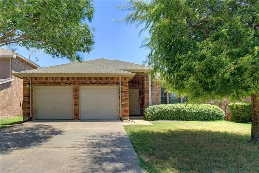 5872 Crestview Drive, Grand Prairie, TX 75052