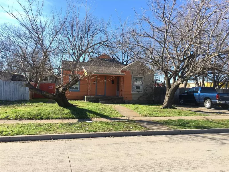 213 SE 11th Street, Grand Prairie, TX 75051