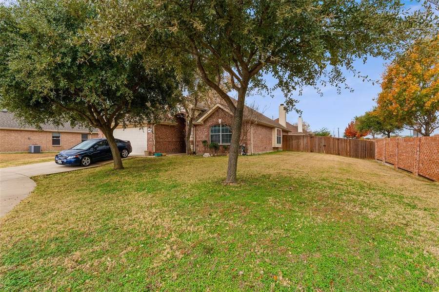 5303 Castlewood Circle, Grand Prairie, TX 75052