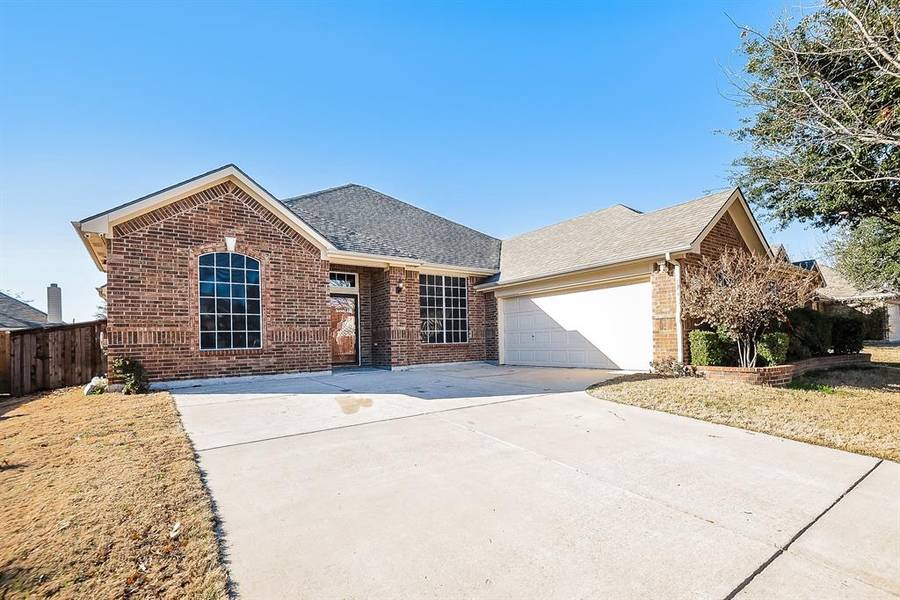 1027 Fair Oaks Drive, Grand Prairie, TX 75052