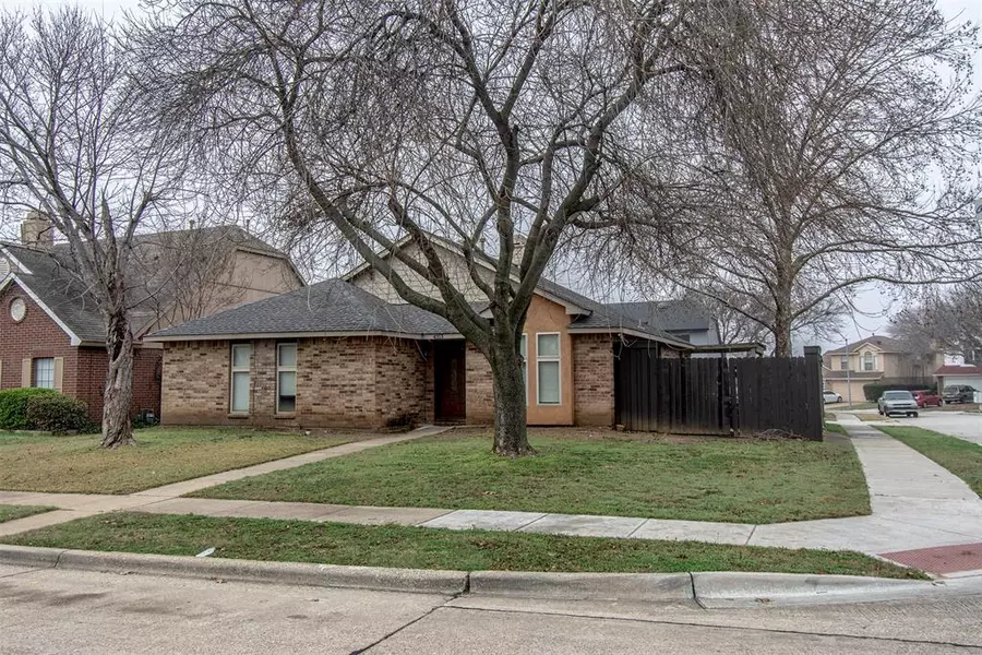 4313 Saugus Drive, Grand Prairie, TX 75052