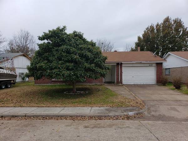 2137 Quail Hollow Drive, Grand Prairie, TX 75051