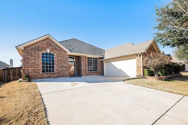 1027 Fair Oaks Drive,  Grand Prairie,  TX 75052