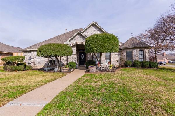 562 Clayton Street, Grand Prairie, TX 75052