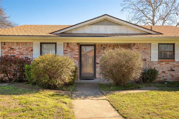 1801 Santa Maria Court, Grand Prairie, TX 75051