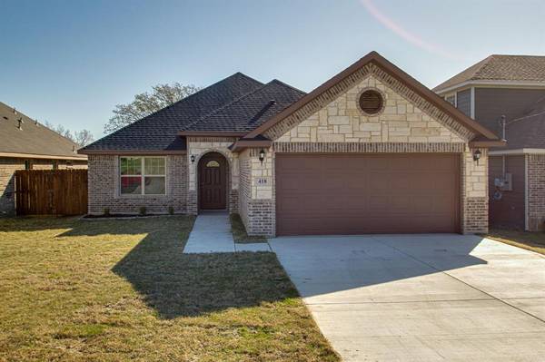 418 NW 11th Street, Grand Prairie, TX 75050